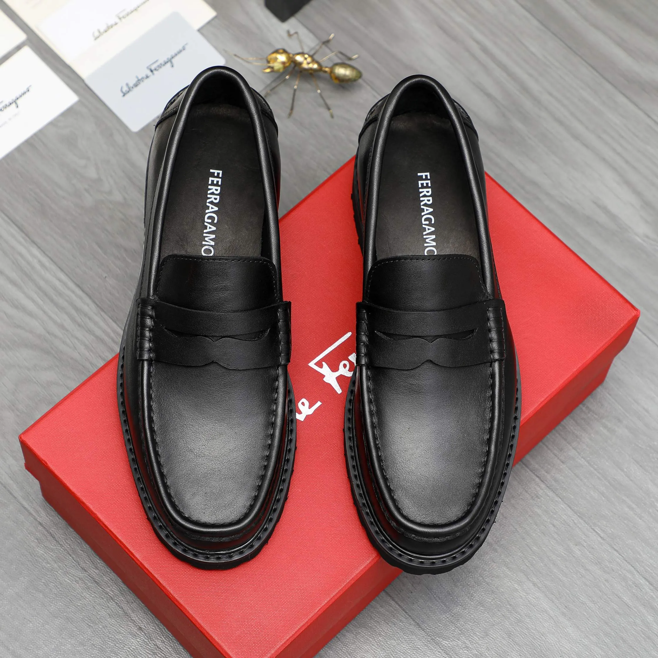 Men's shoes 💰442 Product trademark: Ferragamo "Ferragamo" business formal leather shoes Regular size: 38-46 (45.46 custom-made and non-refundable) Product materials: Selected high-quality cowhide upper, cowhide lining, non-slip rubber outsole